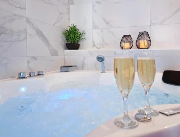 Majord'Home Spa 4*-L'Elegance-Balneo Vieille Ville Annecy Eksteriør billede
